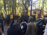 Сессия горсовета прервана из-за акции у дома Добкина (ФОТО)