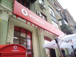 В центре города появился «островок Великобритании»: Vodafone открыл первый магазин в Харькове