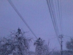 Буря обесточила несколько районов Харькова и пригород