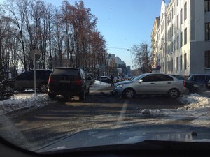 В центре Харькова столкнулись две иномарки (ФОТО)