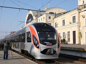 Дополнительный скоростной поезд Харьков-Киев будет курсировать с середины декабря