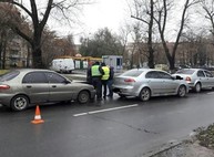На Салтовке «паровозиком» столкнулись три иномарки (ФОТО)