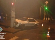 На Баварии иномарка снесла фонарный столб (ФОТО)