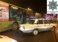 На Новых Домах троллейбус столкнулся с «Жигулями» (ФОТО)
