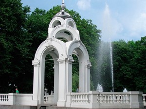 Харьковчане просят оборудовать пешеходный переход с улицы Гоголя в сквер «Зеркальная струя»