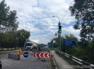 В Изюме начали ремонт моста через Северский Донец (ФОТО)