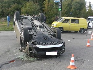 На Салтовке столкнулись две иномарки: есть пострадавшие (ФОТО)