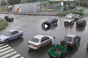 ДТП на Салтовке — виновник аварии гонялся за вторым водителем (ВИДЕО)