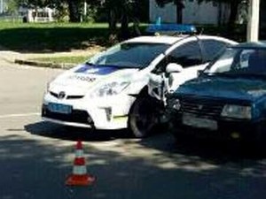 На Салтовке полицейский «Prius» столкнулся с «Ладой» (ФОТО)