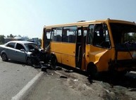 Под Харьковом иномарка столкнулась с пассажирским автобусом: есть пострадавшие (ФОТО)