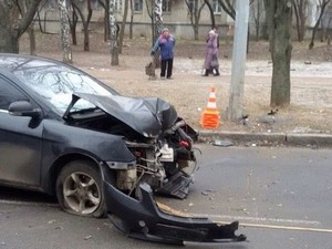 На Отакара Яроша иномарка врезалась в столб (ФОТО)