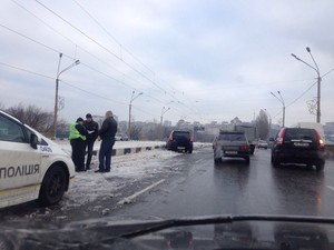 На Новом мосту столкнулись две легковушки (ФОТО)
