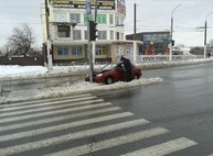 На Салтовке иномарка врезалась в светофор (ФОТО)