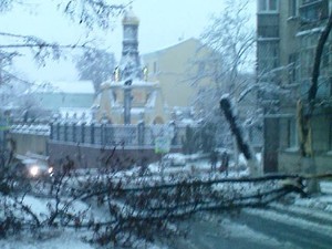 Снежный армагеддон в Харькове-2: новые последствия ночной снежной бури (ФОТО)
