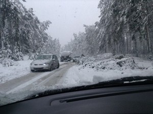 Дороги Харьковской области замело, на многих участках проезд невозможен (ФОТО)