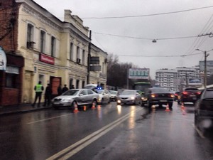 В центре Харькова столкнулись две иномарки (фото)