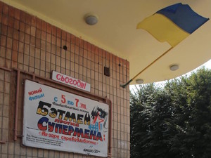 Бэтмен против Супермена или Чужой против Хищника?