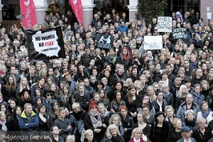 Польшу накрыла волна «Черных протестов»