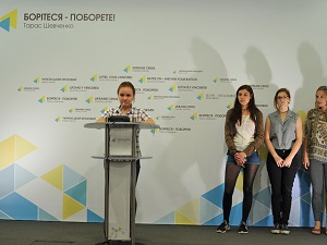 Украина является подписантом Конвенции ООН о беженцах и, тем не менее, позволяет себе её игнорировать