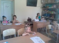 В ходе поездок мобильных бригад, выяснилось, что тяжелые психологические травмы есть не только у детей, которые побывали в зоне боевых действий