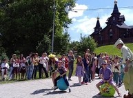 Для многих харьковчан сегодня открытием было, что переселенцы носят вышиванки