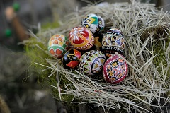 Ученые считают, что украинская писанка насчитывает более 100 символических изображений и графических кодов