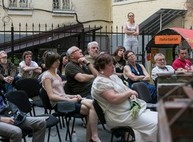 Завтра харьковские поэты устроят путешествие по городу со стульями