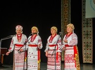 Харьковчане до 90 лет фестивалят на сценах области
