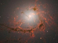 Появились уникальные снимки галактики, которую «съедает» черная дыра