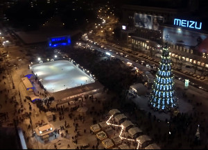 На главной площади города открылся бесплатный каток для харьковчан (ВИДЕО)