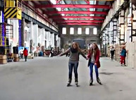 Харьковчане зимой катаются на роликах в бывших цехах з-да Малышева (ВИДЕО)