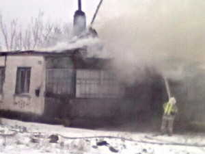 В селе под Харьковом сгорел дом и двое человек, находившихся внутри