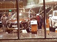 В Харькове произошло нападение на еще один автосалон: взрыв разбил витрину
