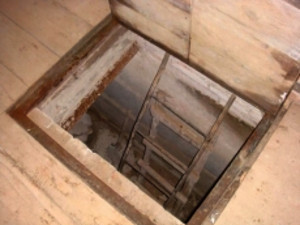 Соседи забеспокоились и вызвали полицию — страшное убийство в Безлюдовке