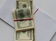 При получении взятки пойман ревизор из налоговой