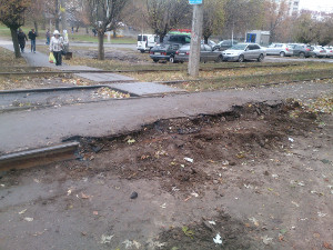 В Харькове на металл сдают остановки и рельсы (ФОТО)