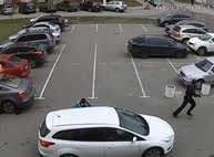 На Клочковской неизвестные подожгли иномарку на глазах у свидетелей (ВИДЕО)