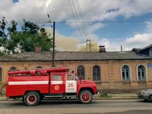 В Харькове сгорел цех по производству противогазов: внутри мог остаться сотрудник (ВИДЕО)