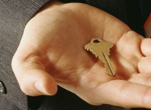 Квартирные мошенники продавали чужие квартиры по фальшивым документам