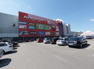 На парковке возле ТРЦ «Дафи» обокрали автомобили