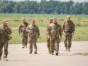 Танки, которые будет передавать ВСУ Порошенко, выехали на позиции (ФОТО, онлайн-трансляция )