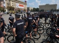 На площади Свободы копы проводят репетицию праздника (ФОТО)