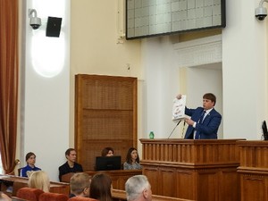 Андрей Лесик лишен депутатского мандата (Дополнено)
