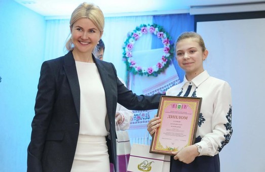 Светличная передала дипломы лучшим знатокам украинского языка на Харьковщине