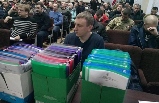 В День добровольца Кирилл Золотарёв и другие 144 ветерана АТО получили землю под Харьковом