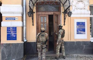 СБУ провела обыск в Новобаварской райадминистрации Харькова: нашли много любопытных артефактов / ФОТО