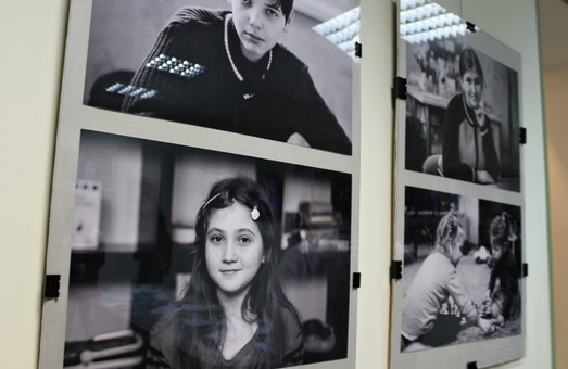 В галерее "Бузок" открылась фотовыставка об инклюзивном обществе