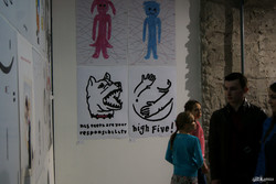 «Хватит наблюдать – пора действовать»: в Харькове открылась выставка плакатов, которые меняют мир