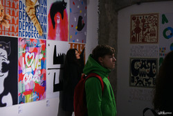 «Хватит наблюдать – пора действовать»: в Харькове открылась выставка плакатов, которые меняют мир