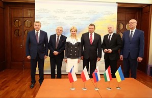 Светличная договорилась с послами стран Вышеградской группы о сотрудничестве в сферах промышленности и образования
